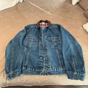 Men's Classic Denim Jacket with Brown Collar